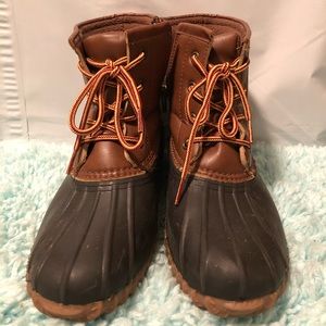 Duck boots